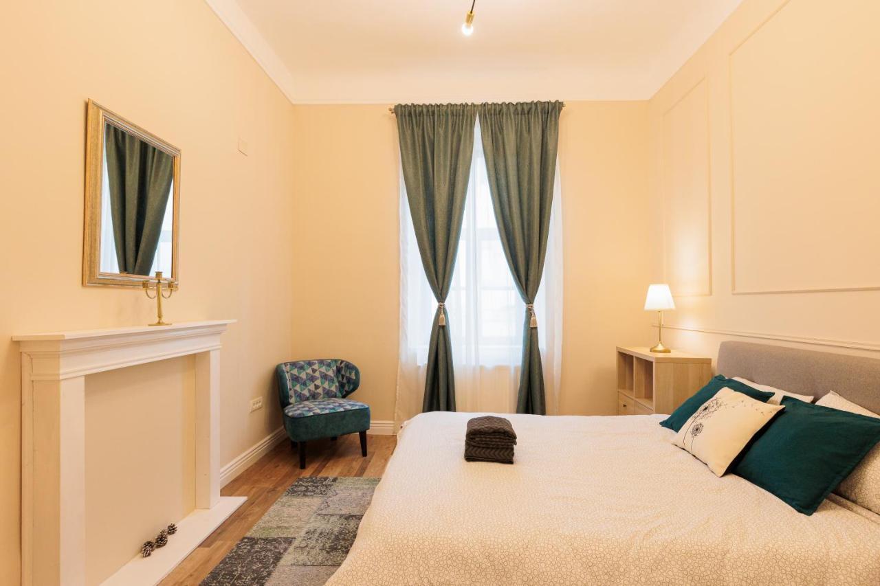 Cozy Apartment In The Historical City Center Timisoara Ngoại thất bức ảnh