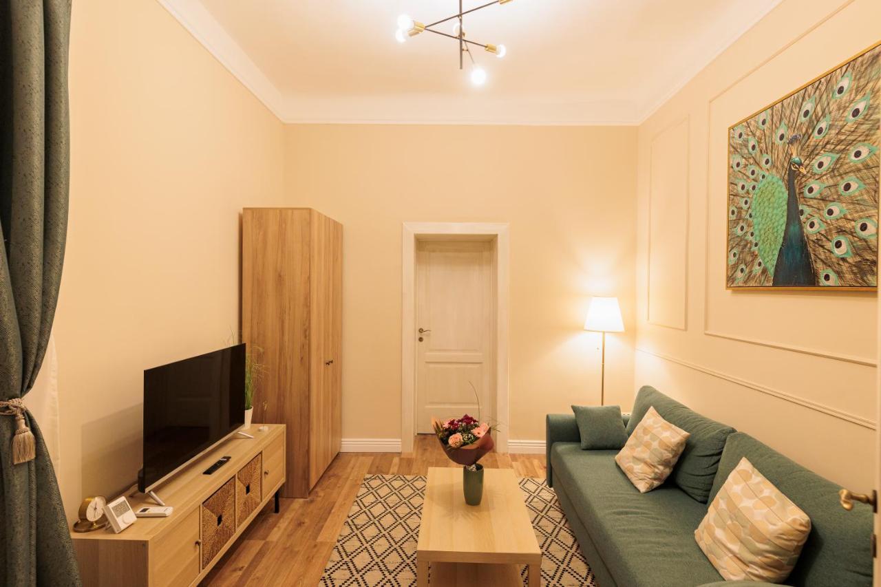 Cozy Apartment In The Historical City Center Timisoara Ngoại thất bức ảnh